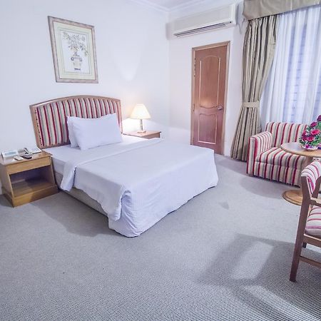 Hotel Swiss Park ธากา ภายนอก รูปภาพ