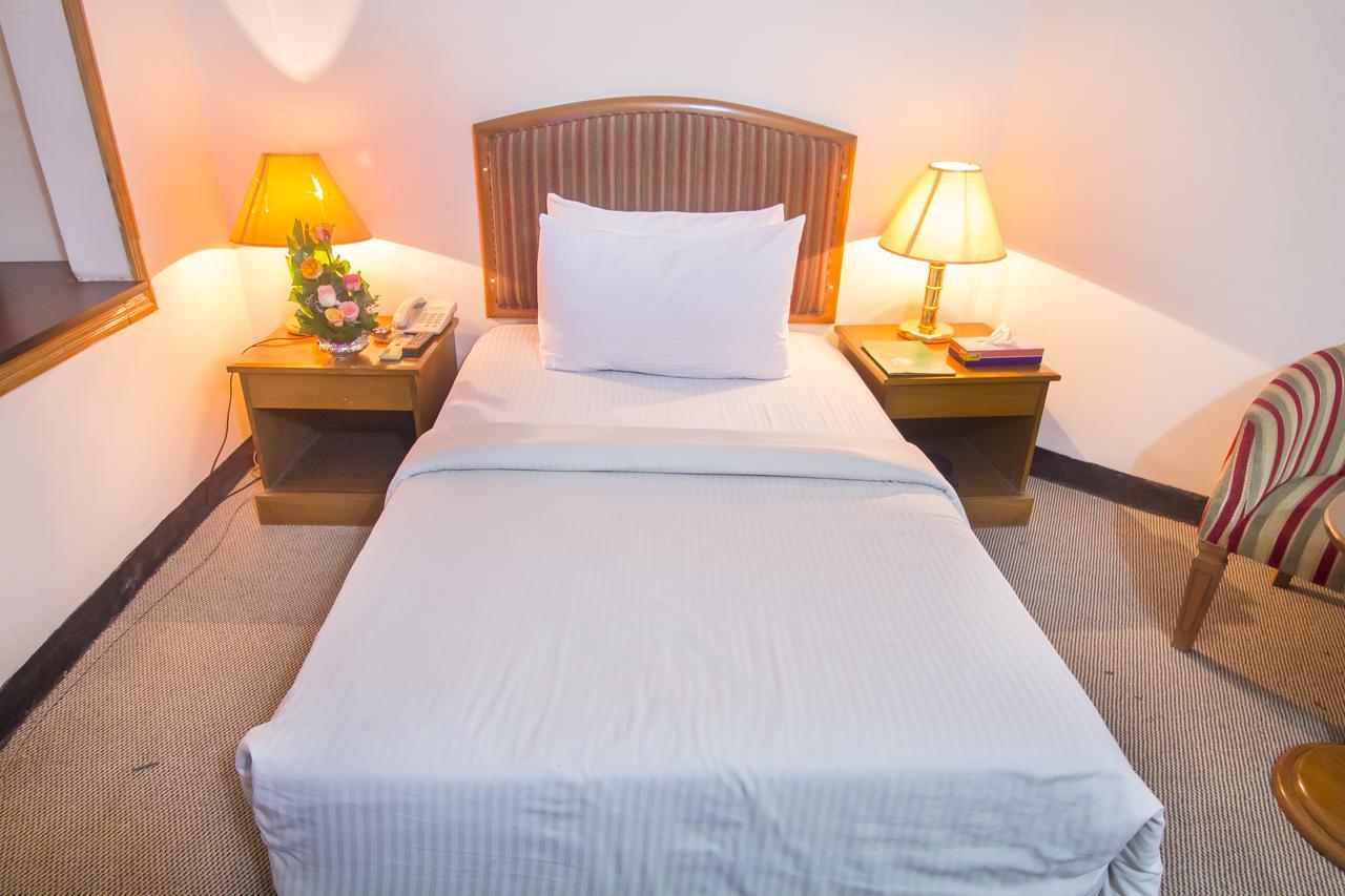 Hotel Swiss Park ธากา ภายนอก รูปภาพ