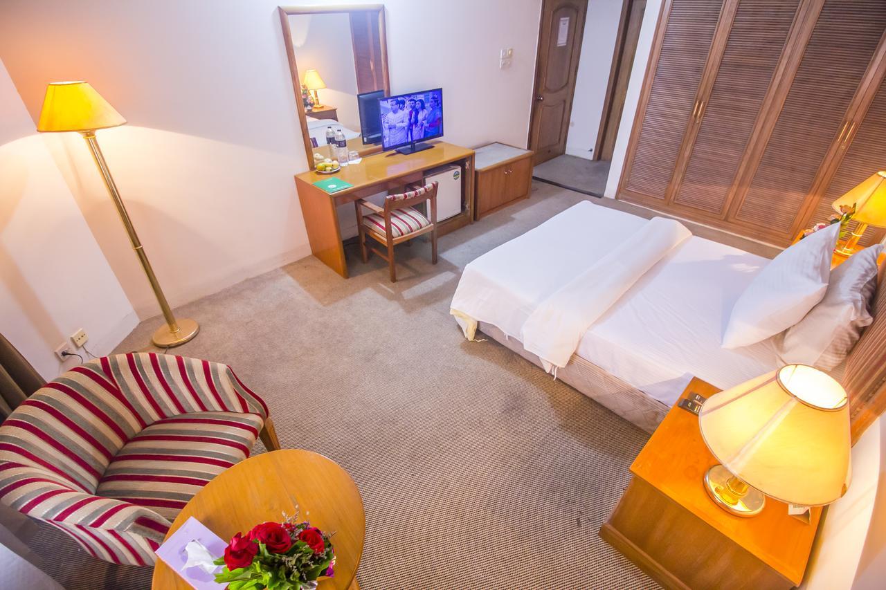 Hotel Swiss Park ธากา ภายนอก รูปภาพ