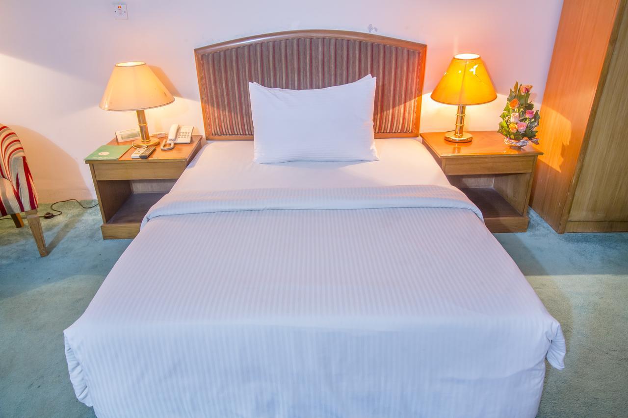 Hotel Swiss Park ธากา ภายนอก รูปภาพ