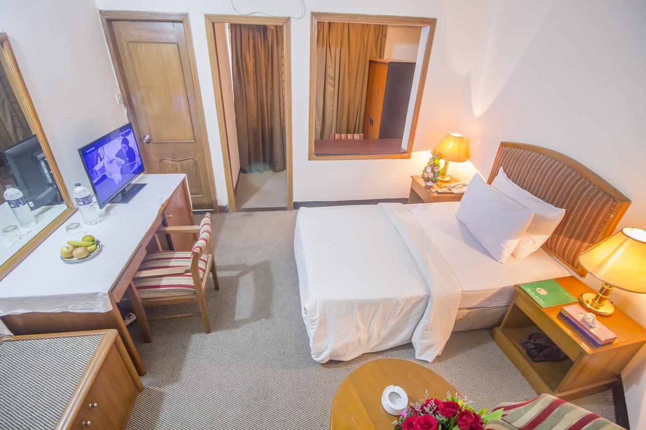 Hotel Swiss Park ธากา ภายนอก รูปภาพ