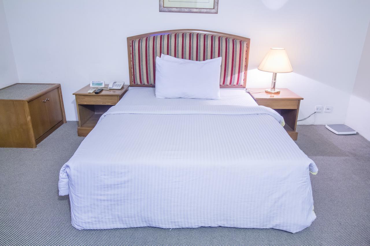 Hotel Swiss Park ธากา ภายนอก รูปภาพ