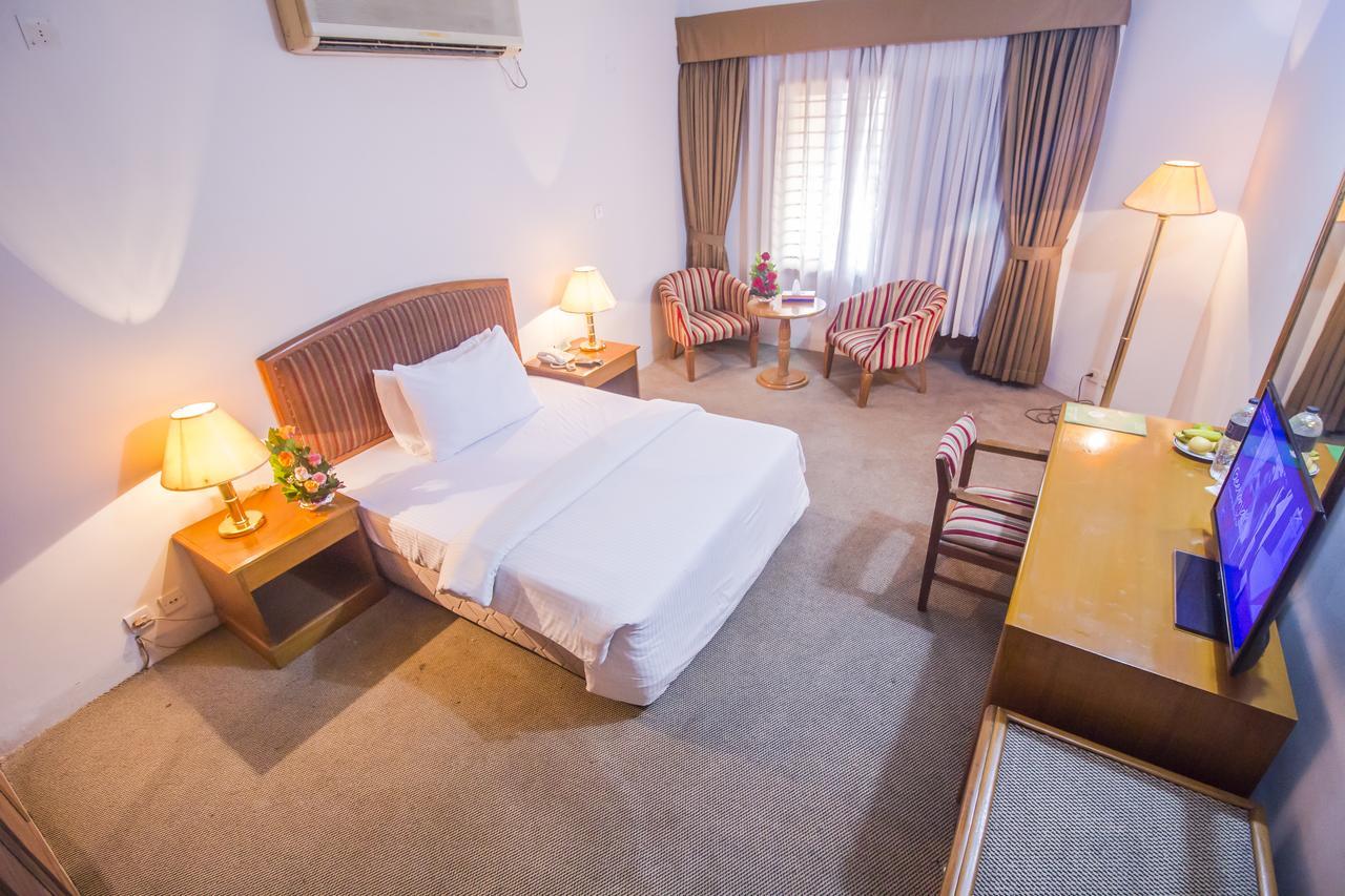 Hotel Swiss Park ธากา ภายนอก รูปภาพ