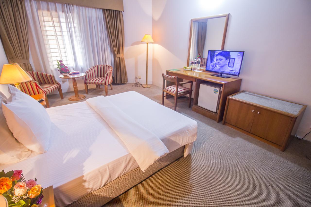 Hotel Swiss Park ธากา ภายนอก รูปภาพ