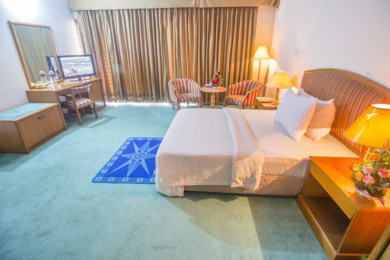 Hotel Swiss Park ธากา ภายนอก รูปภาพ