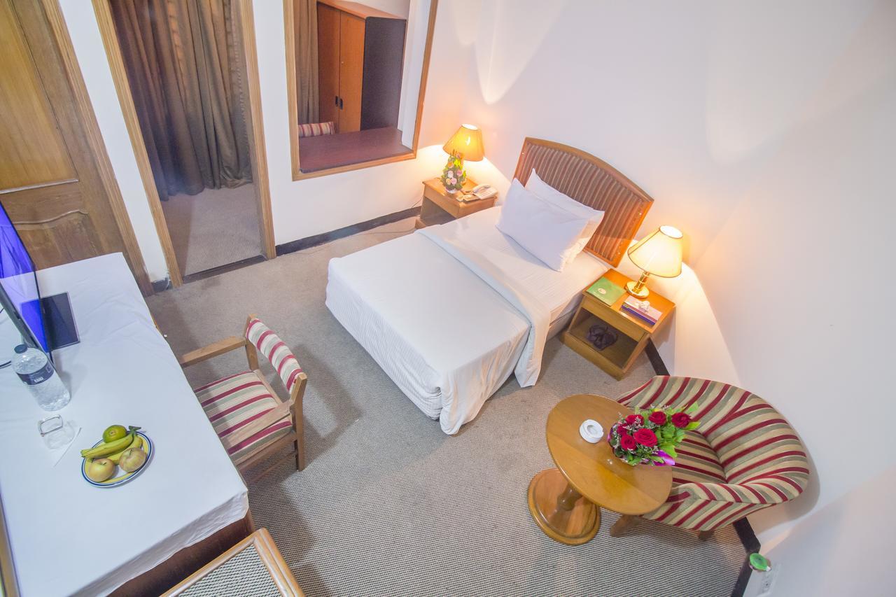 Hotel Swiss Park ธากา ภายนอก รูปภาพ