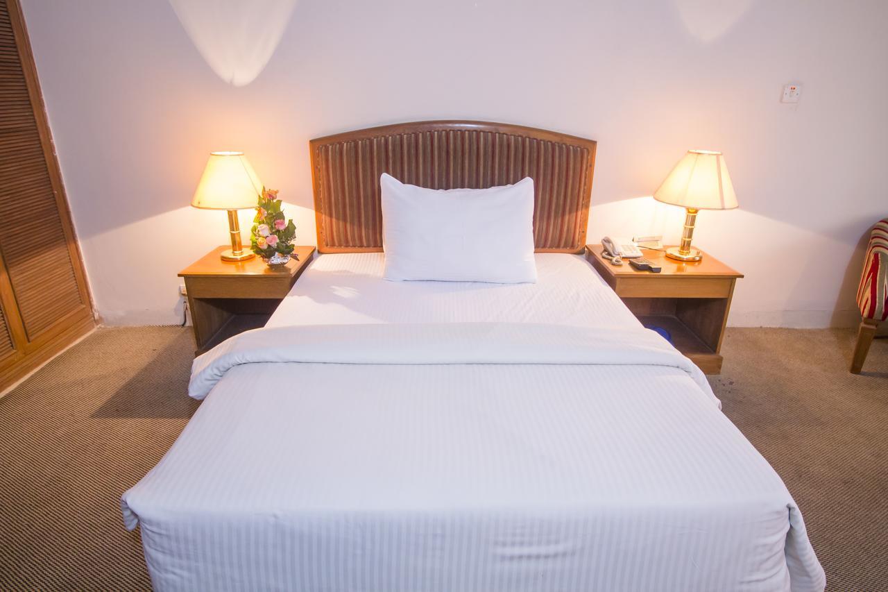 Hotel Swiss Park ธากา ภายนอก รูปภาพ
